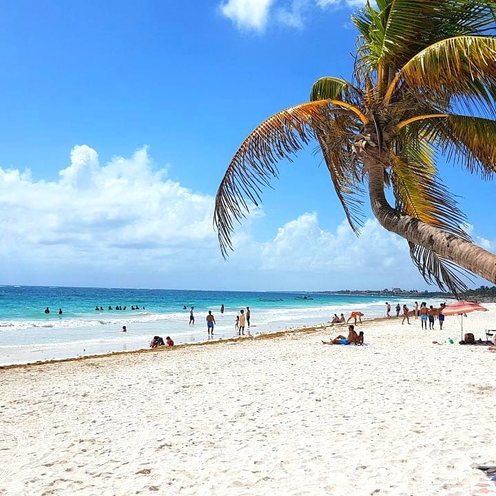 Playa Paraíso de arena blanca y mar turquesa en Tulum